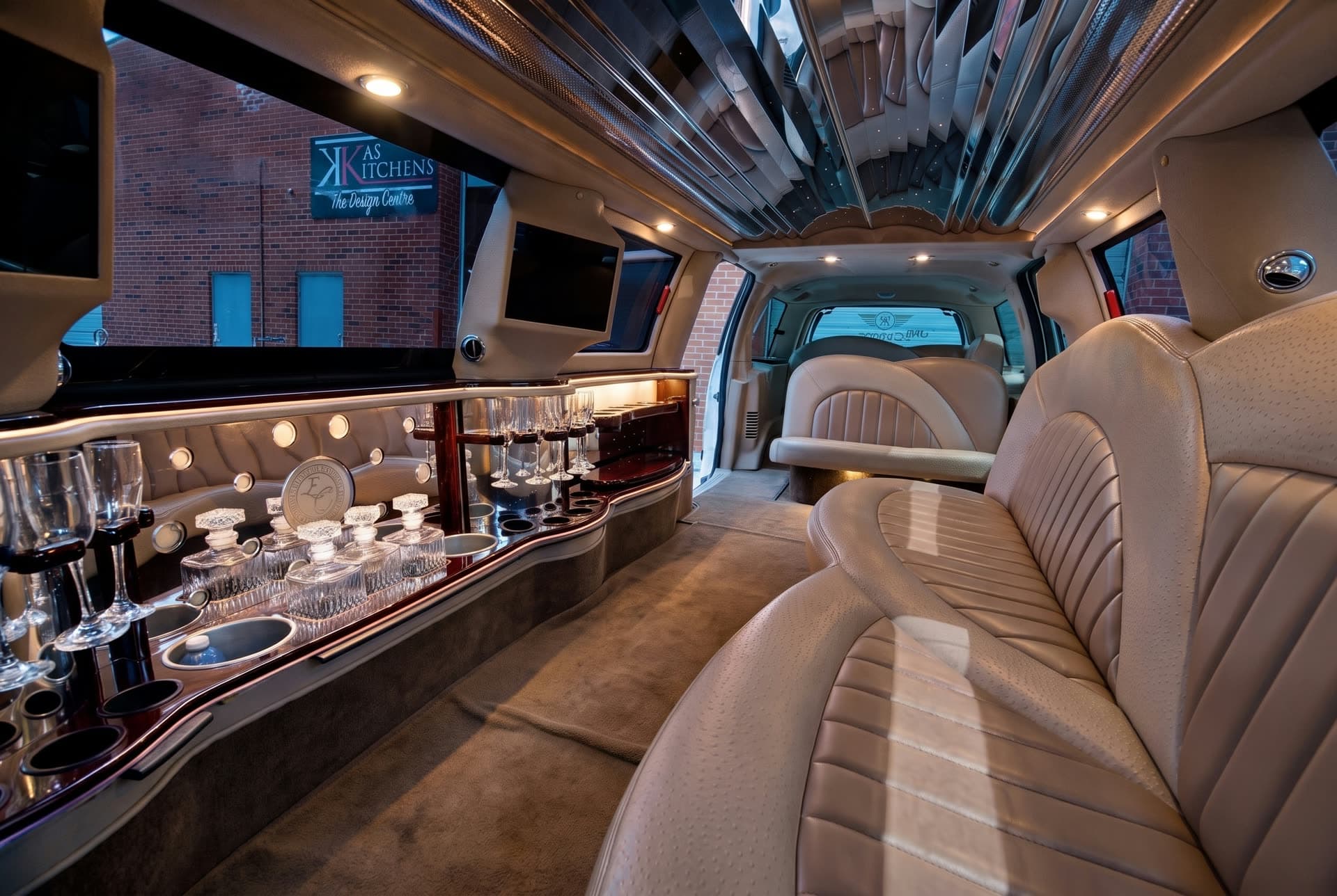 Stretched SUV Limo interior, luxury limo rental in Barrie, Ontario (photo 4)